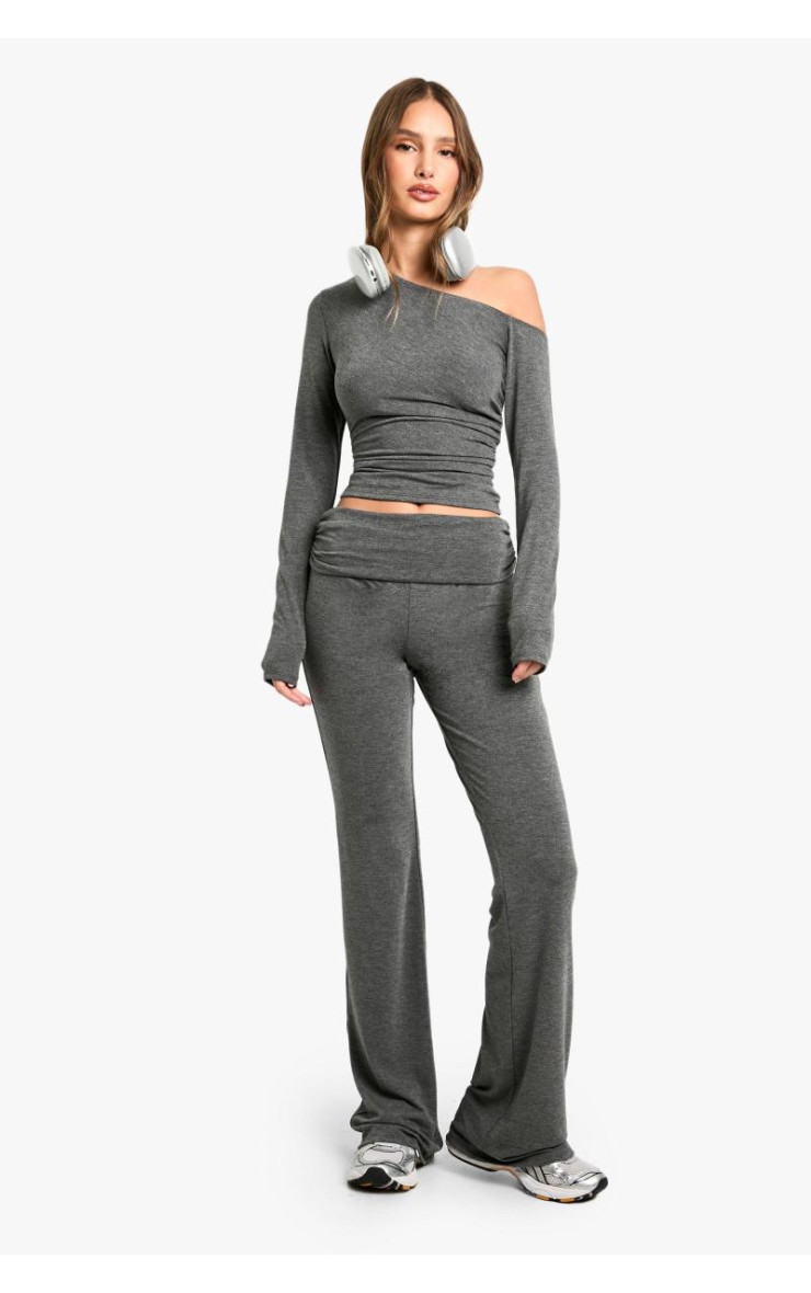 Базовий топ із відкритими плечима з довгим рукавом