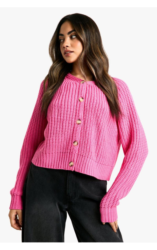 В’язана кнопка через кардиган