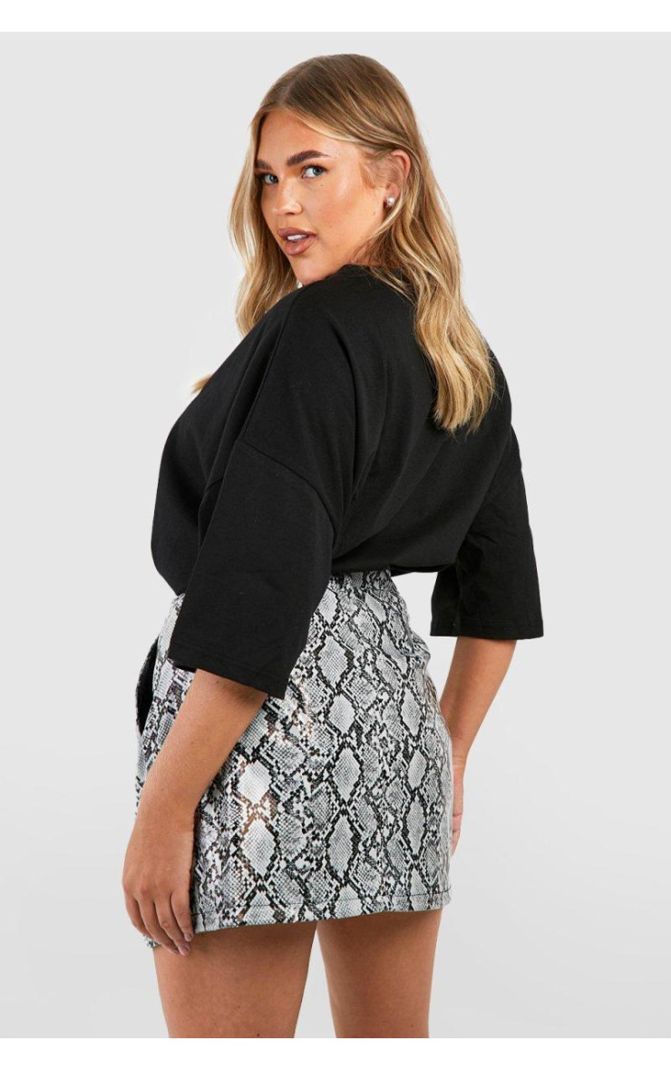 Плюс міні-спідниця зі зміїною шкірою