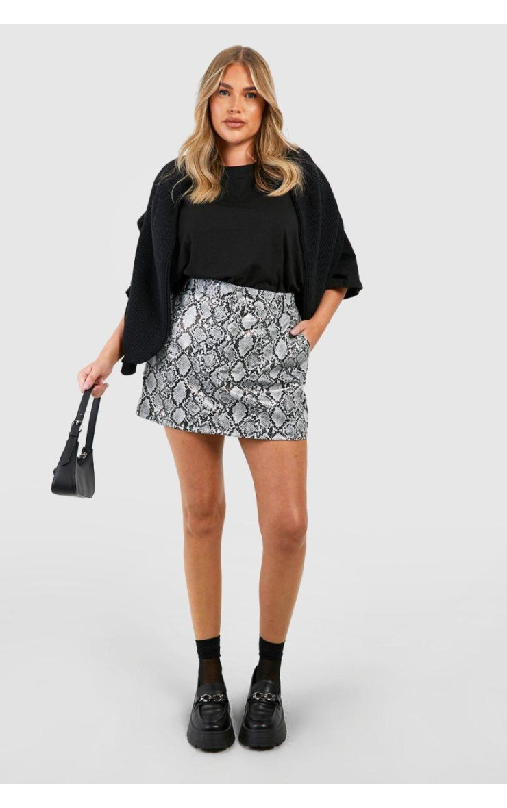 Плюс міні-спідниця зі зміїною шкірою