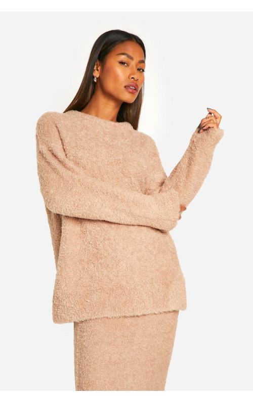 М'який трикотажний джемпер з круглим вирізом із завищеним розміром