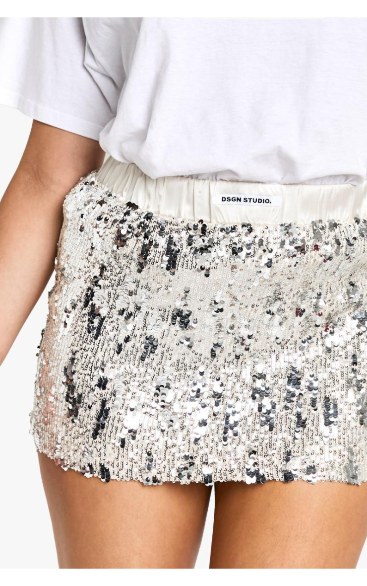 Міні-спідниця з атласним поясом з паєтками