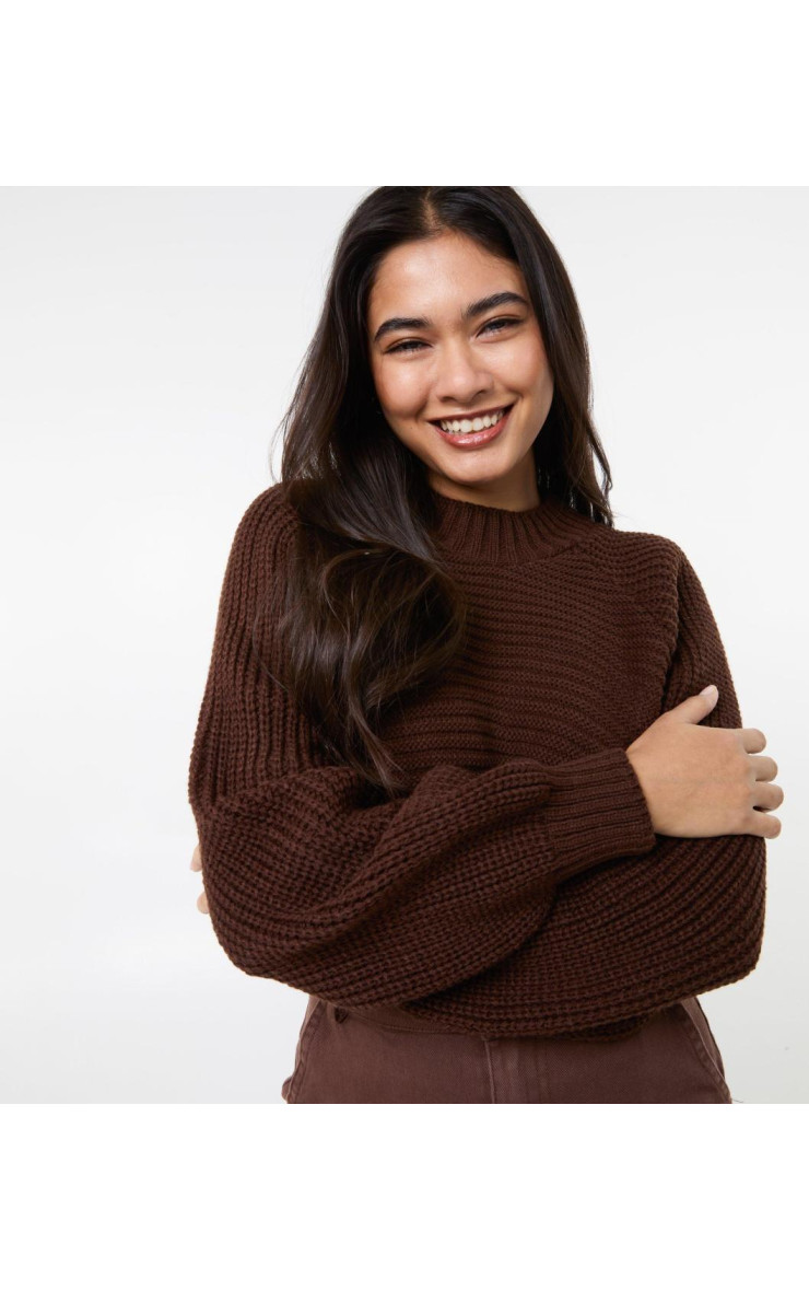 Висока в’язана на шиї джемпер